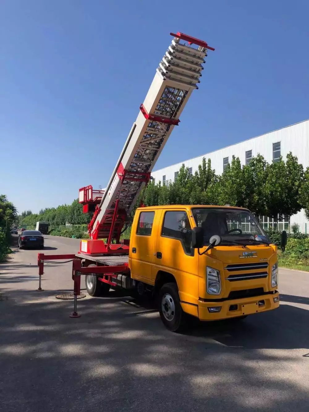 蚌埠蚌山附近的云梯车出租服务：轻松解决高空作业需求